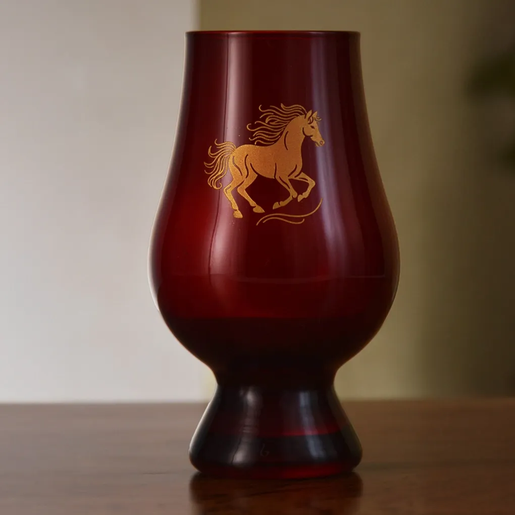 The Glencairn Glass Lunar New Year Horse whiskyglas rood set van 2