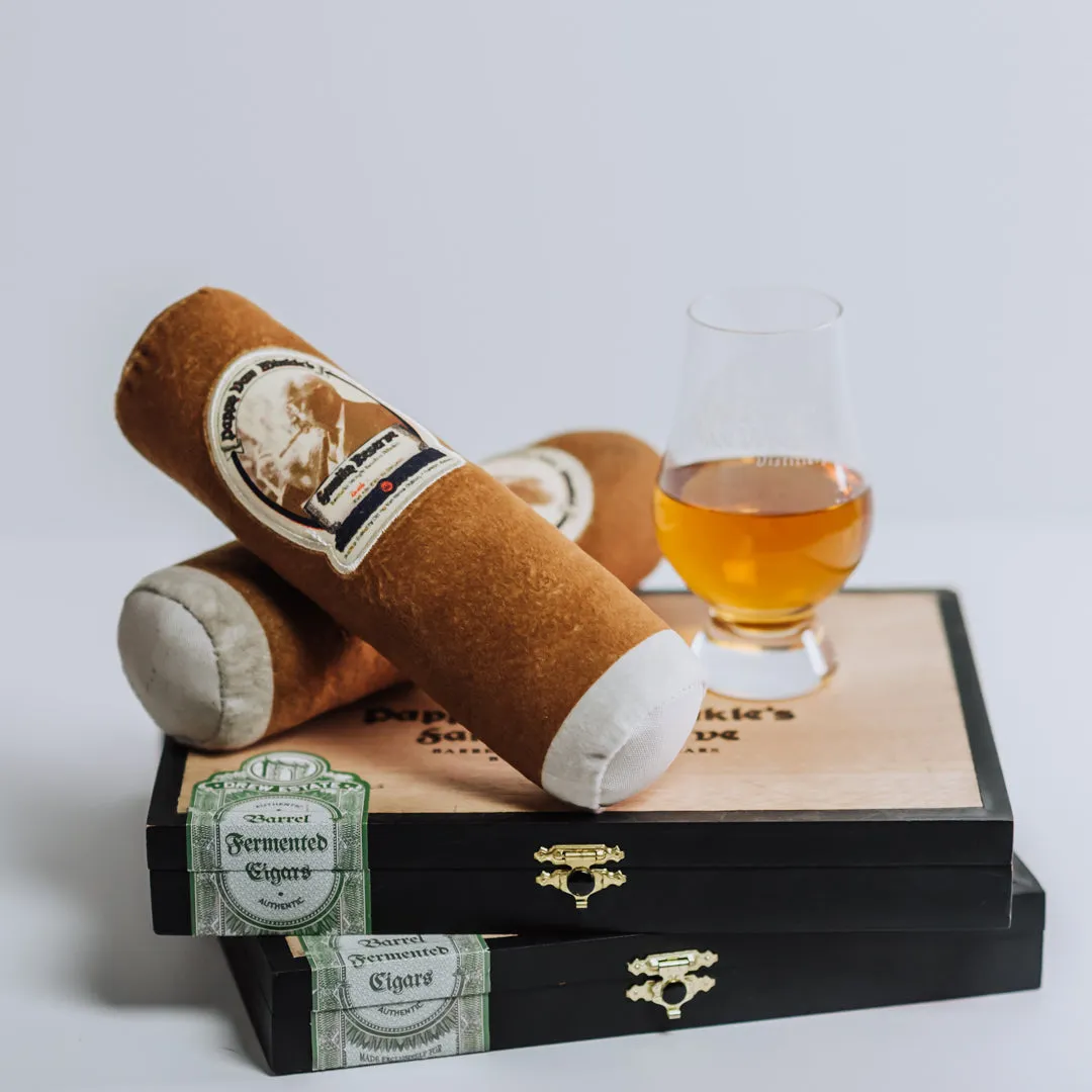 Pappy Van Winkle Pappy Cigar pluche hondenspeeltje met pieper