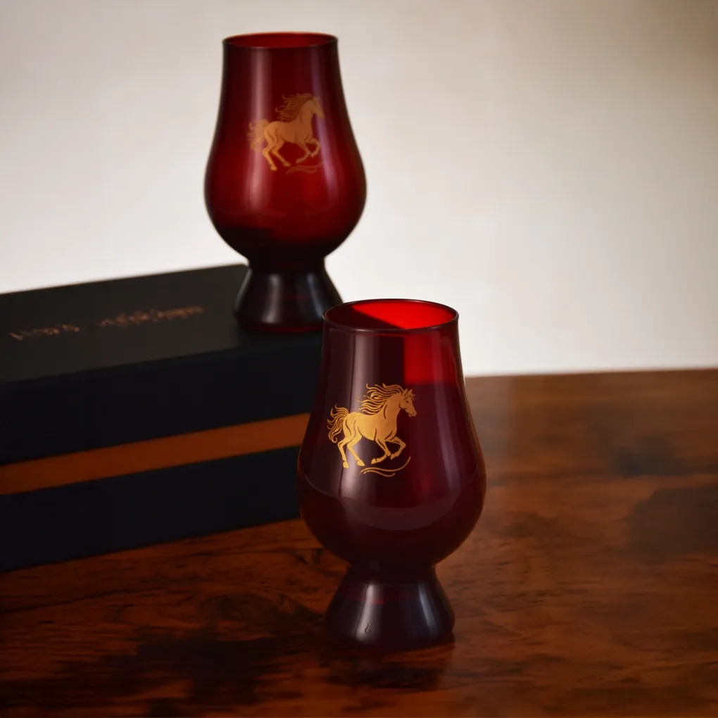 The Glencairn Glass Lunar New Year Horse whiskyglas rood set van 2